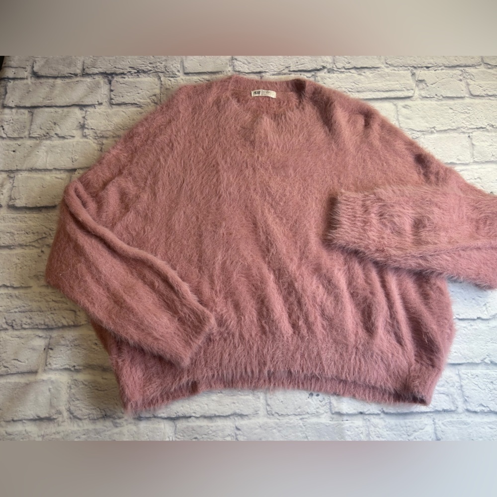 H&M Soft Mauve Fuzzy Sweater. Size 20